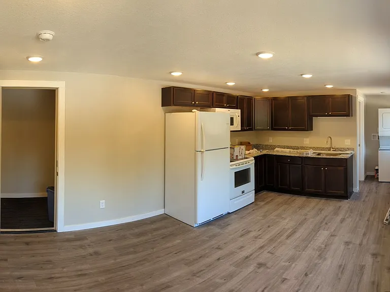 308 4th Ave NW — Photo 8