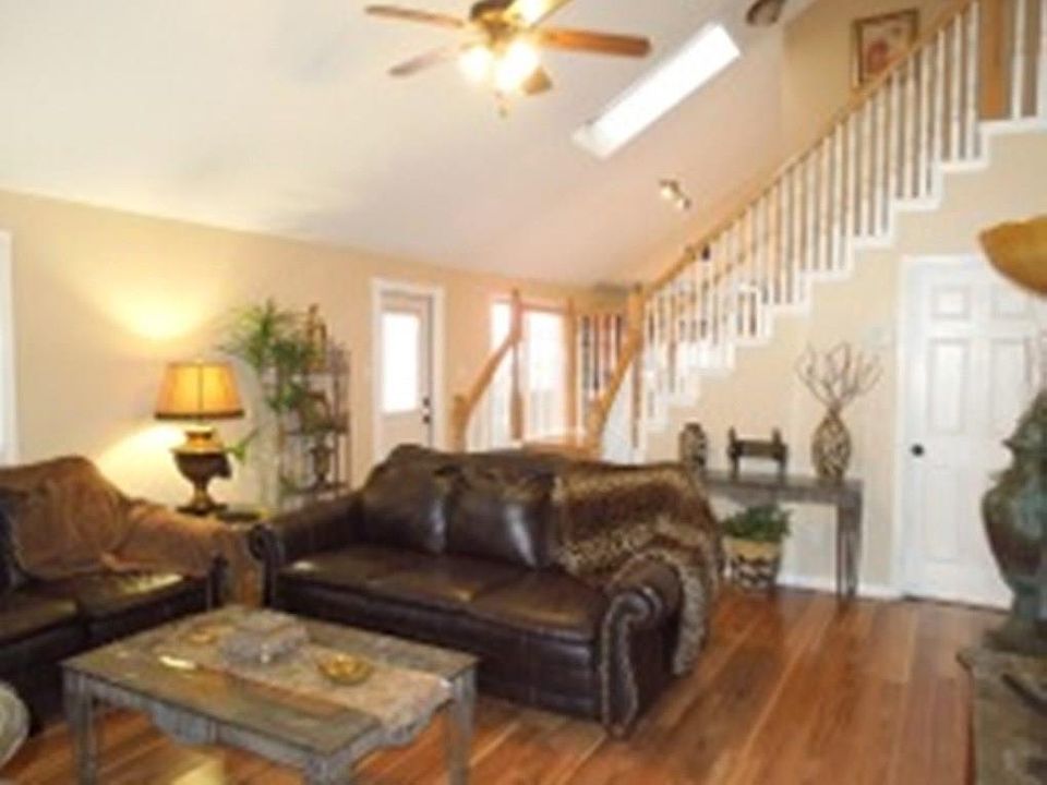 1st image of 842 Greenridge Dr