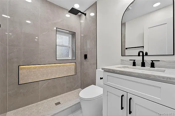 Bathroom, photo 1