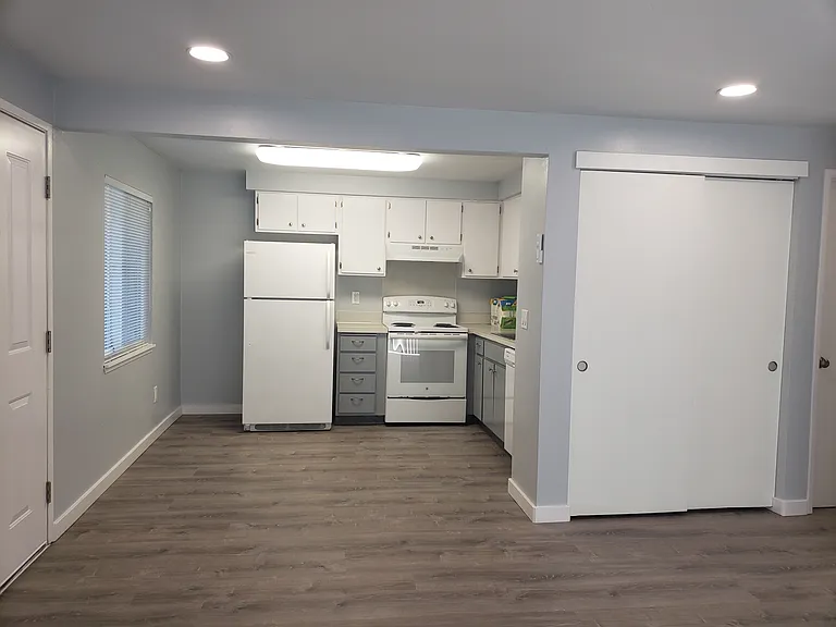 2213 Hawthorne St — Photo 3