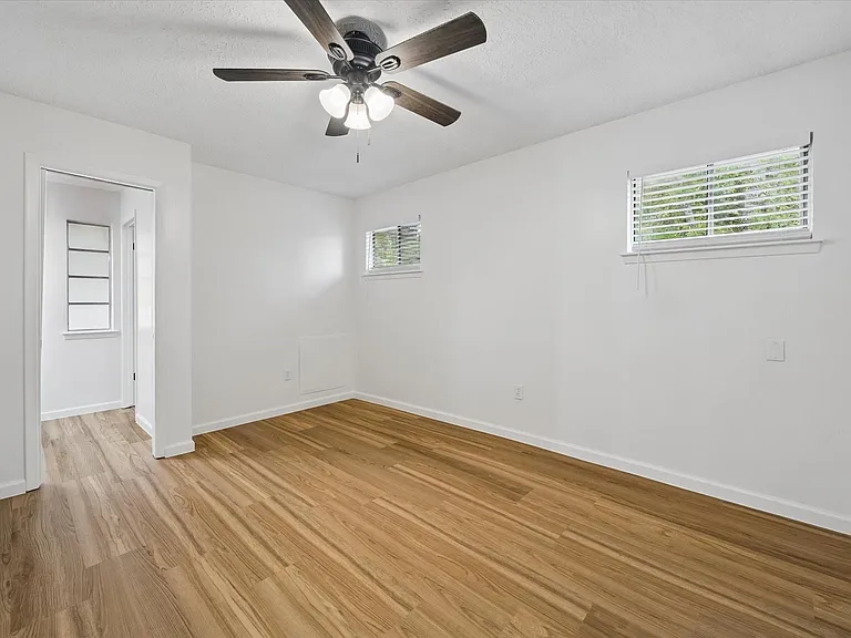 1600 Hazelwood St #B — Photo 12