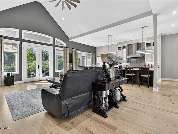 5th image of 30316 Jacqueline Pl