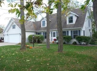 620 S Woods Edge Dr, Oregon, WI 53575