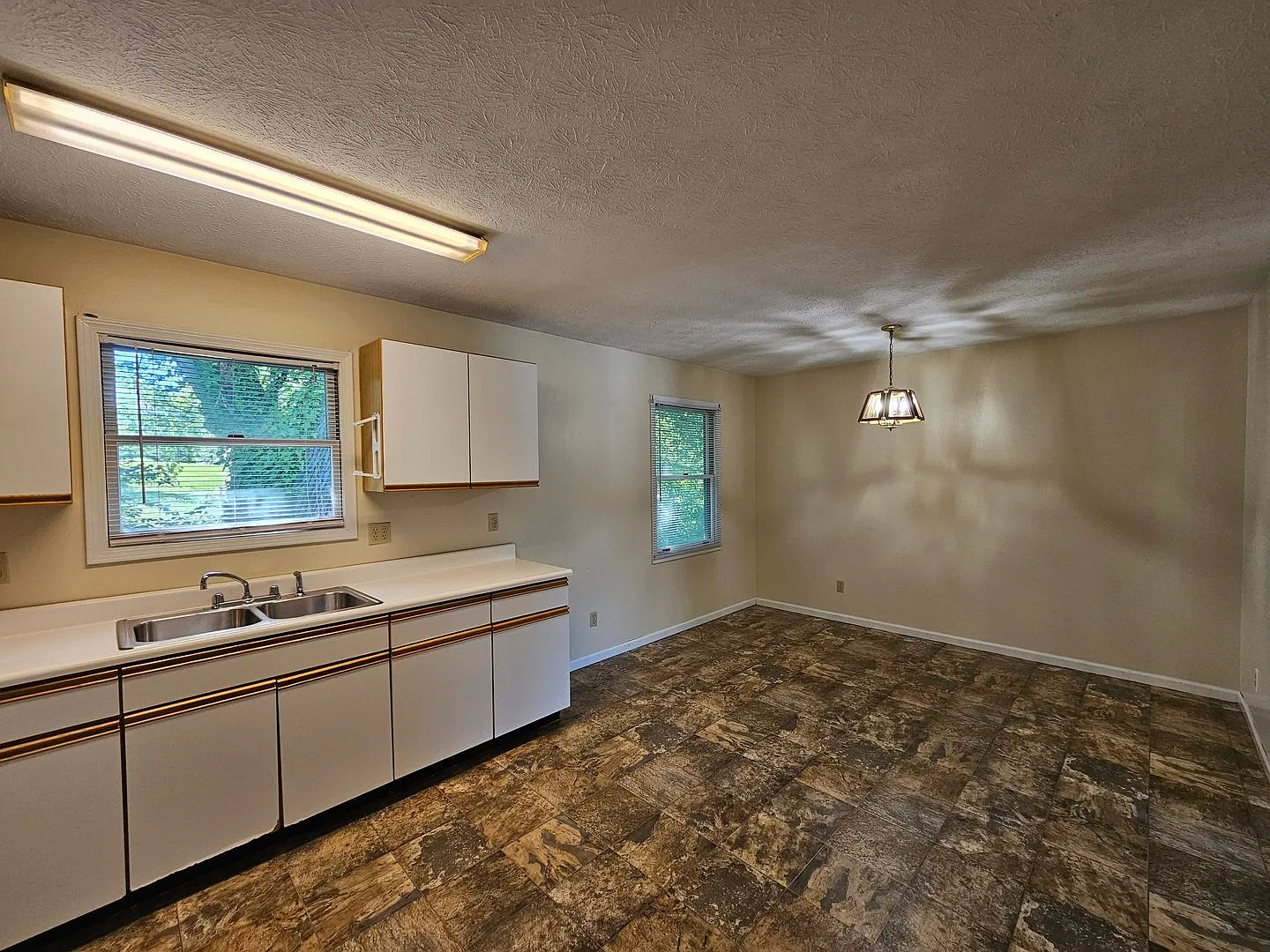 2865 University Avenue — Photo 4