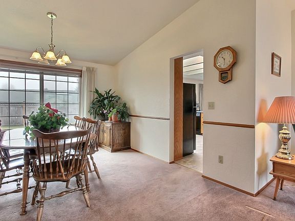 3rd image of 4010 Indian Summer Dr SE