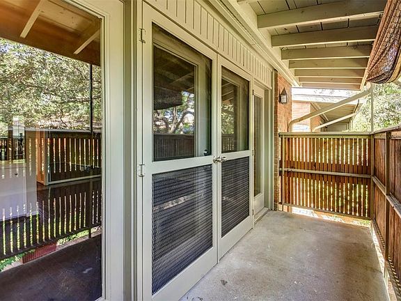 Double doors lead into this great unit featuring natural light and beautiful updates.