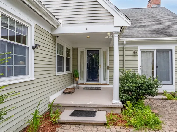 4 Shire Ln Unit 4, Bedford, MA 01730