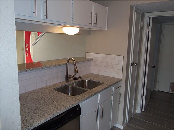 5th image of 13307 Waverly Ct #B