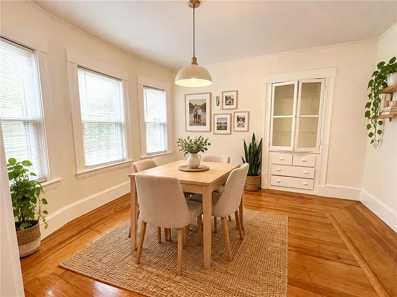 39 Raymond Ave — Photo 2