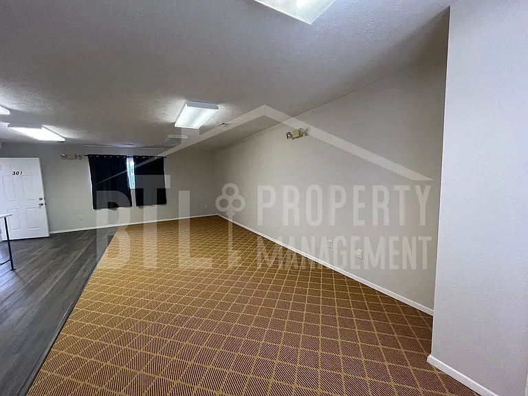 27 Notch Shopping Ln — Photo 4