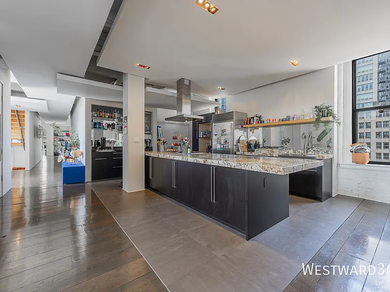 321 S Jefferson St #4 — Photo 2