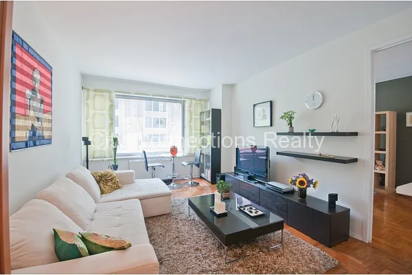 Rented by City Connections Realty | media 23