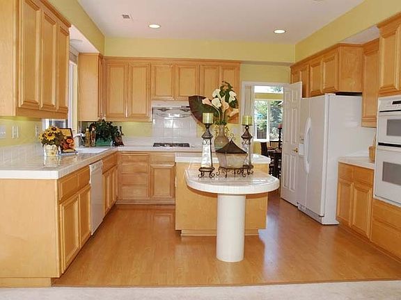 3rd image of 1802 Sonnet Ct