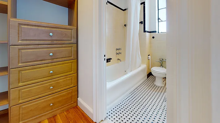 Rented by Bond New York | media 42