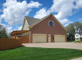 1272 Bucher Ave, Shoreview, MN 55126