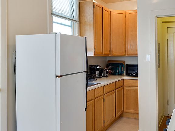 3rd image of 2510 Van Ness Ave #11