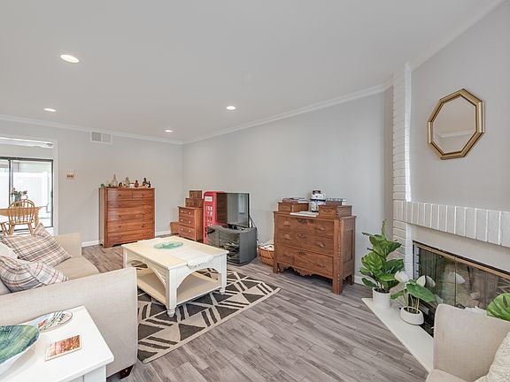 4th image of 9325 Sunland Park Dr APT 31