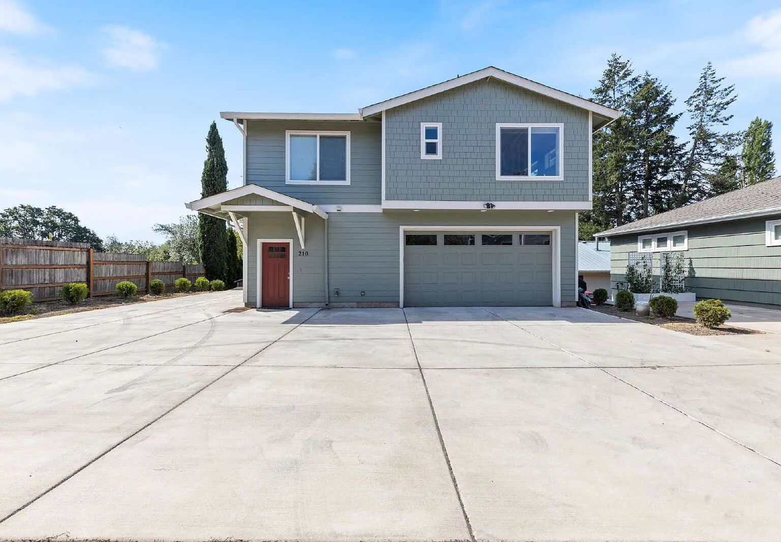 1 bed, 1.0 bath, 810 sqft, $1,400 — Photo 1