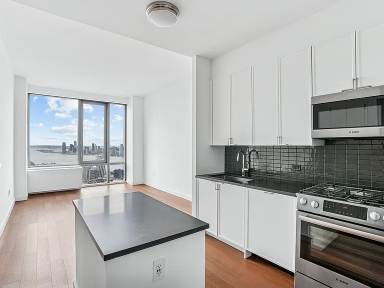 435 W 31st St #59A — Photo 3