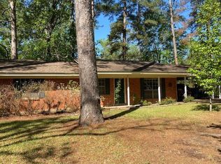 208 Oak Hollow St, Lufkin, TX 75901