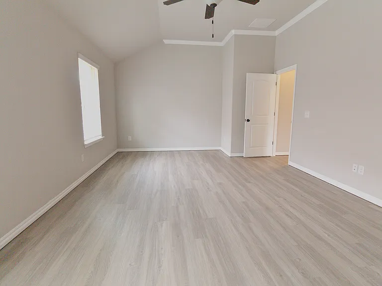 525 Talon Dr — Photo 23