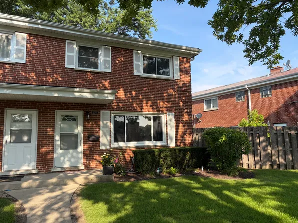 1134 N Boxwood Dr, Mount Prospect, IL 60056
