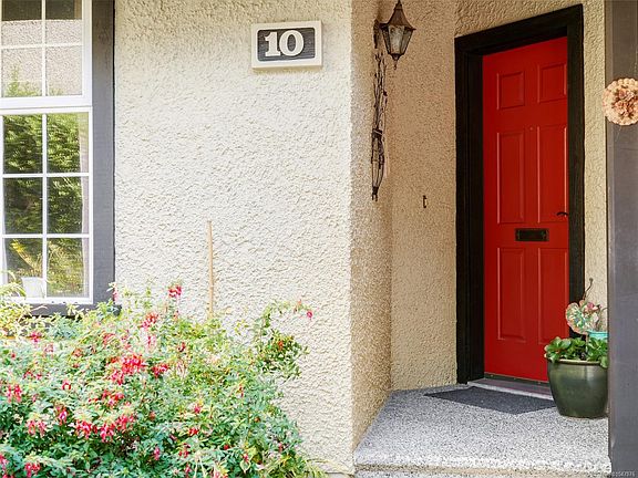 2nd image of 2566 Penrhyn St #10