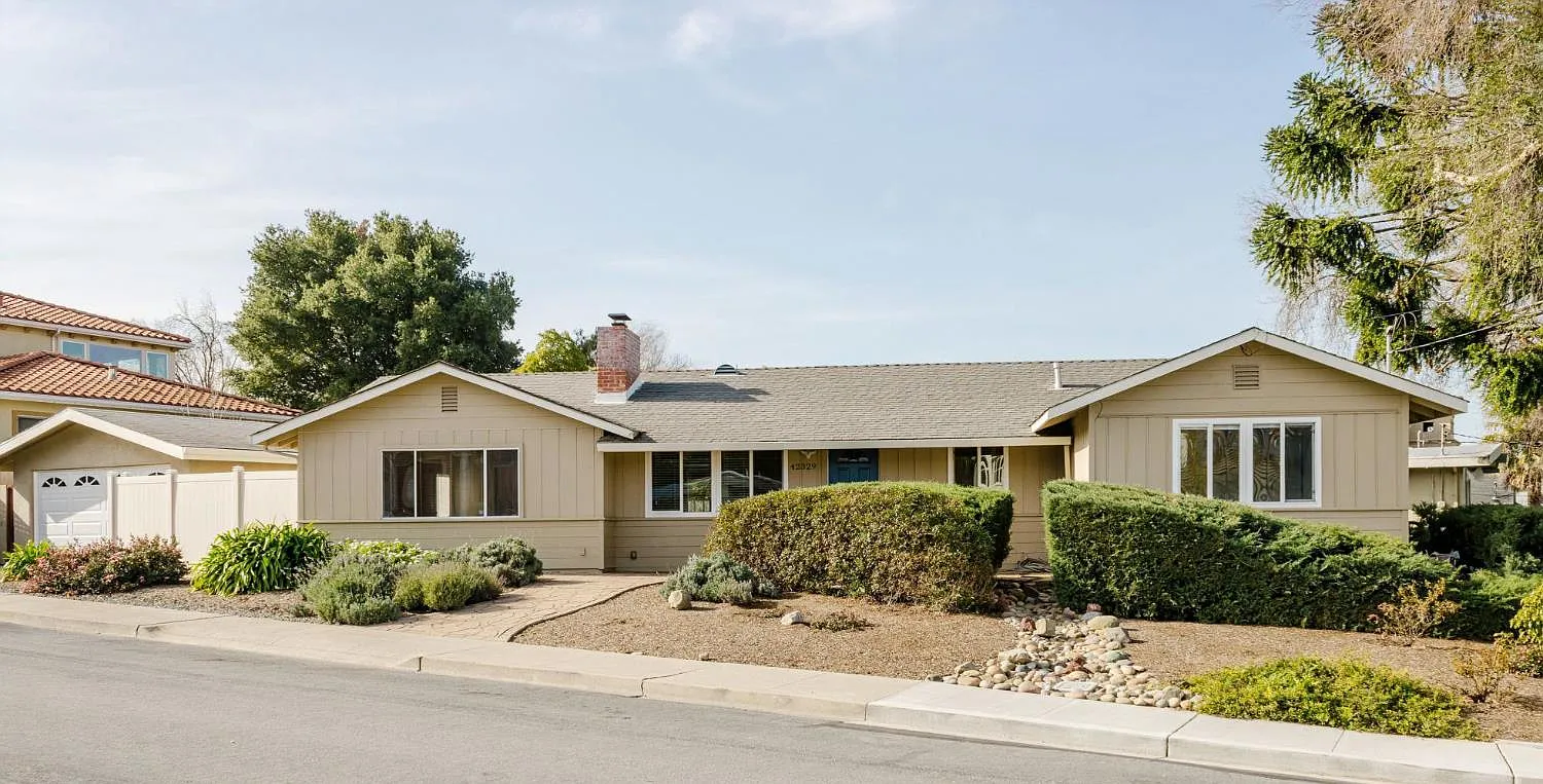 42329 Troyer Ave photo 1