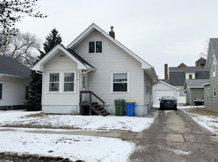 927 3rd St, Brookings, SD 57006