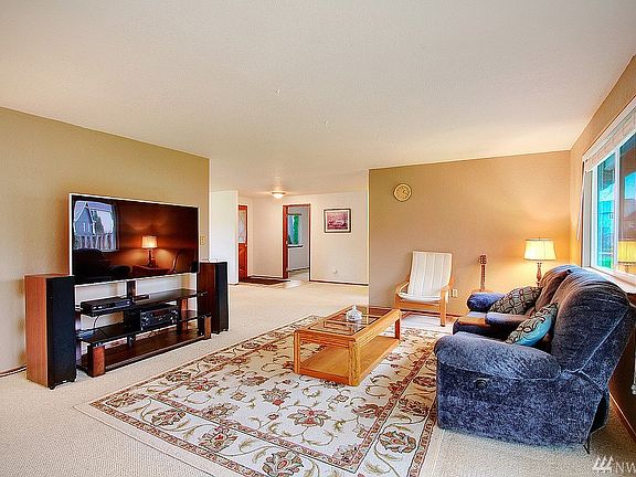 4th image of 439 SE Alder Dr