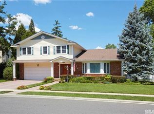 109 Bulson Rd, Rockville Centre, NY 11570