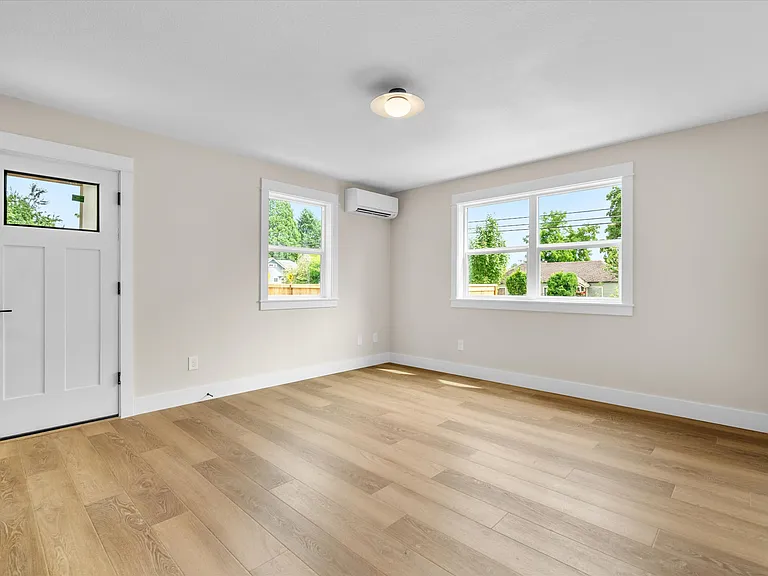 349 SE Walnut St — Photo 33