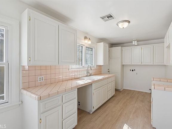 4th image of 1922 W 84th St