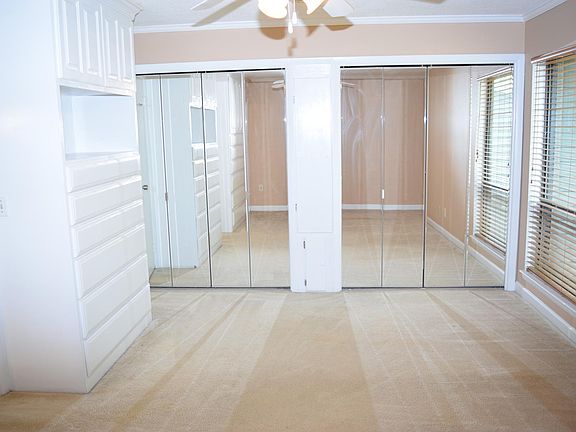 5th image of 4340 N Center St Unit 301