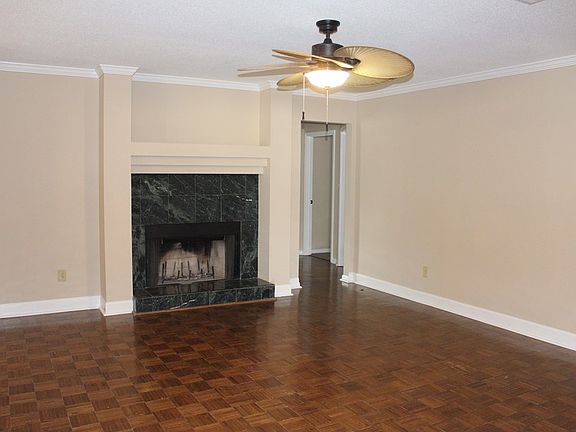 3rd image of 445 Amelia Dr E