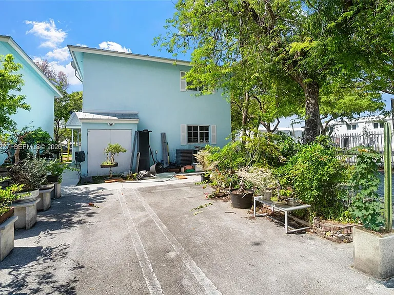 455 NW 19th Ln — Photo 24