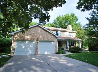 1801 Saint Andrews Pl, Lincoln, NE 68512