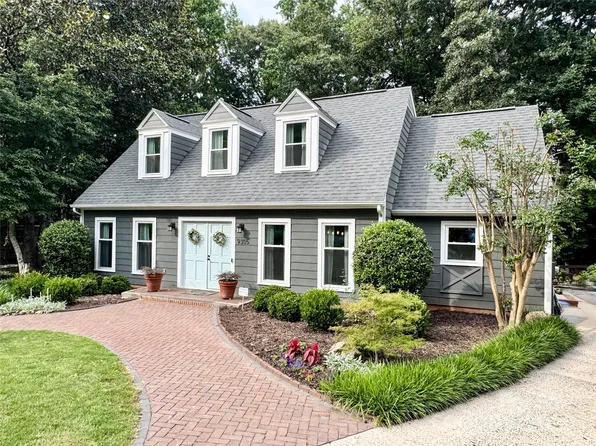 9305 Harps Mill Ct, Charlotte, NC 28270