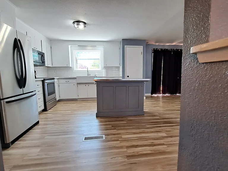 1316 S Woodlawn St — Photo 10