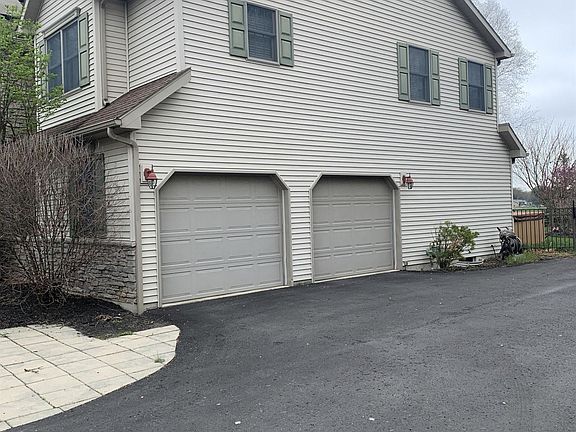 4th image of 1012 Hearthstone Way
