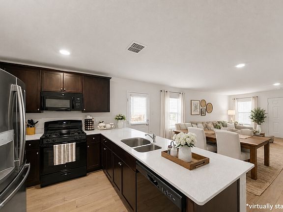 3rd image of 7421 Gray Wolf Ln