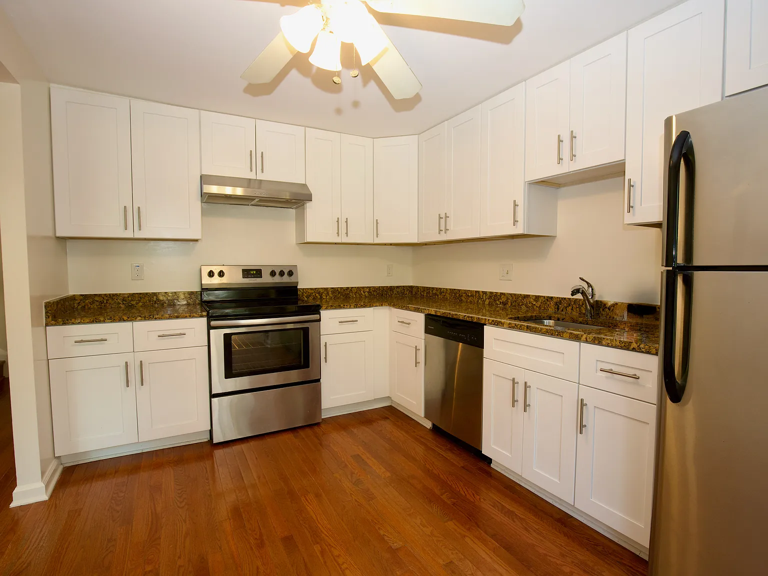 2 bed, 2.5 bath, 1200 sqft, $2,800 — Photo 4