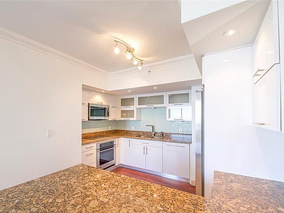 4th image of 1330 West Ave APT 1808