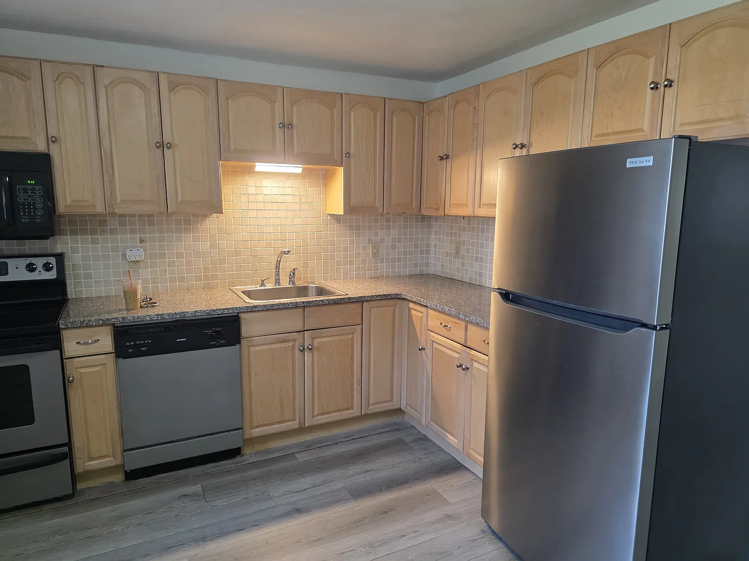 2 bed, 851 sqft, $1,875 — Photo 2