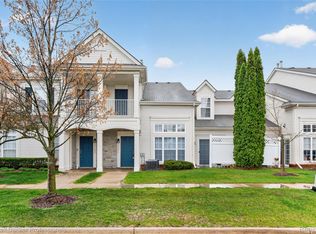 2104 Trailway Ct, Walled Lake, MI 48390