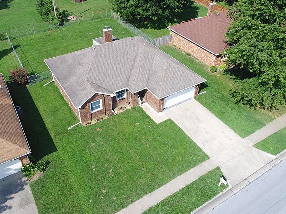 5th image of 1113 W Maplewood St