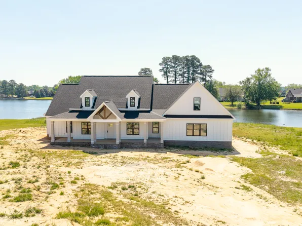 170 Lake Point Lane, Clinton, NC 28328