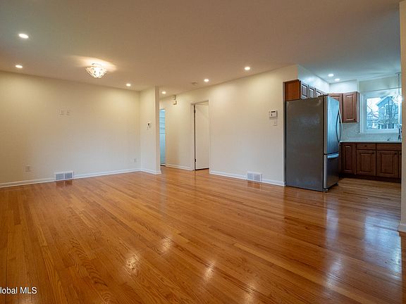 2nd image of 83 Lawnridge Avenue