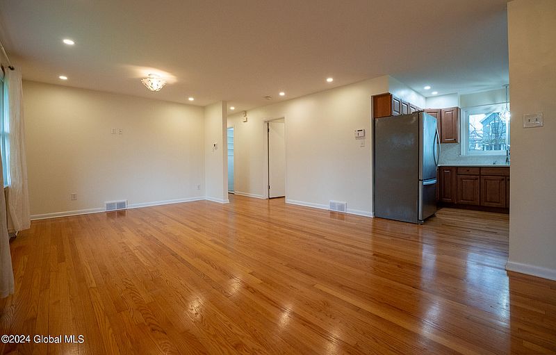 2nd image of 83 Lawnridge Avenue