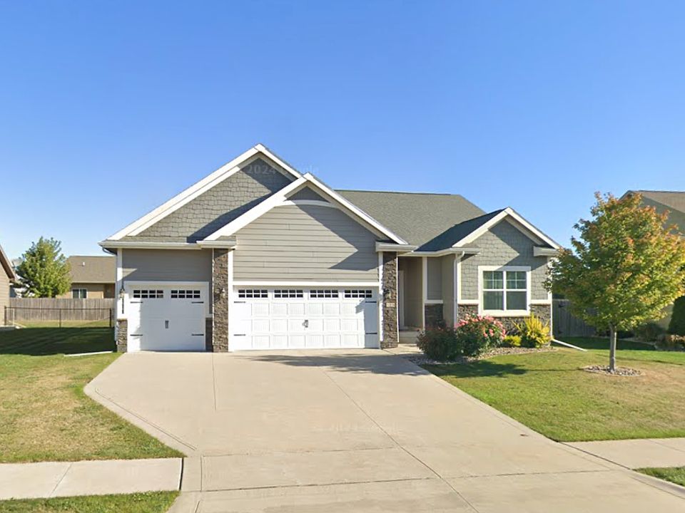 1st image of 615 NE Bowman Dr